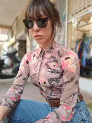 φλοράλ πουκάμισο σε ταμπά και ροζ λουλούδια