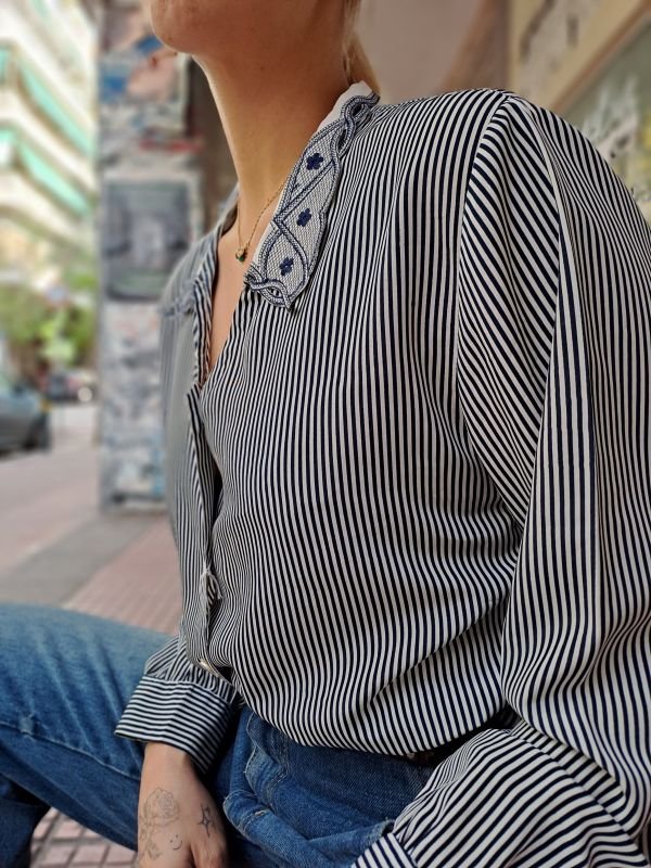 πουκάμισο με μπλε & ασπρες ριγες & δαντέλα στο γιακά - Image 2