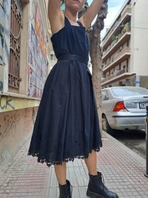Black cockteil midi belted dress with embroidered details