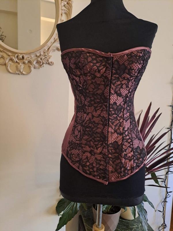 vintage dusty pink  corset with black lacing - Image 2