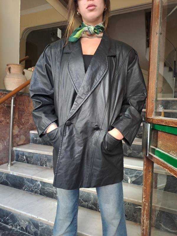 80's vinatge black leather  jacket, one buttoned, padded - Image 4