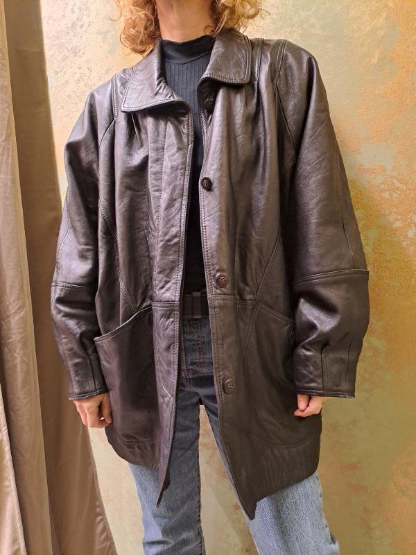 vintage black leather jacket loose fit and big pockets