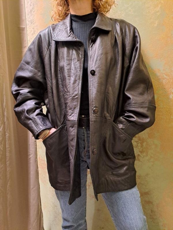 vintage black leather jacket loose fit and big pockets - Image 2