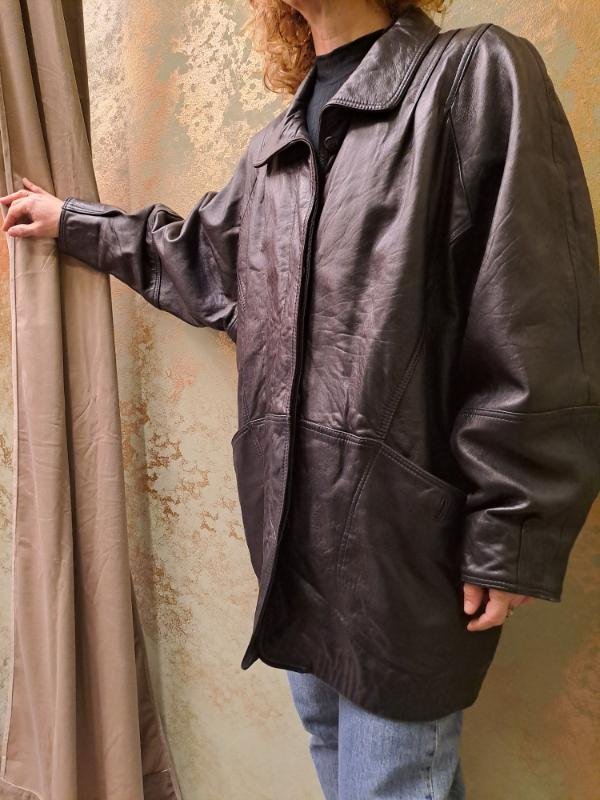 vintage black leather jacket loose fit and big pockets - Image 4