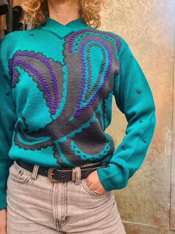 vintage knitted blouse in emerald green with design in the middle