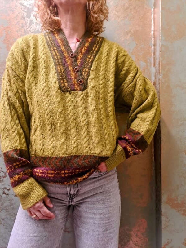 vintage knit blouse with V neck and patterned details in olive green