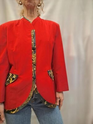 vintage red waisted jacket with details on the pokets,the button line and the waist