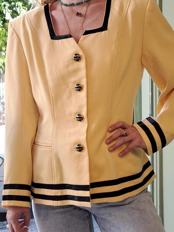 vintage waisted butter yellow blazer with black details - Image 2
