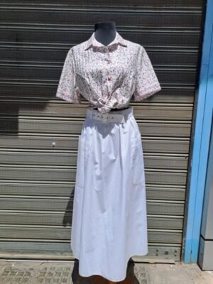 vintage white midi skirt with big front pockets and belt