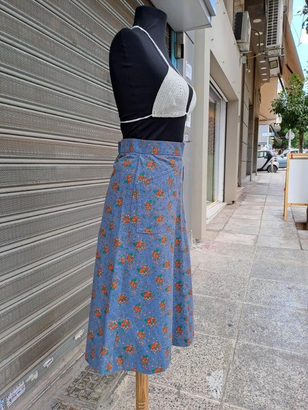 70's vintage A line denim floral skirt with pockets - Image 2