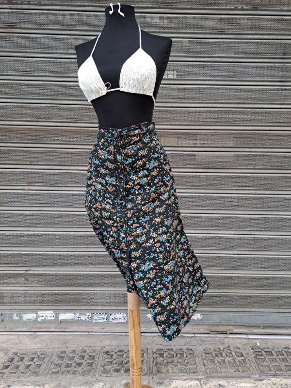 70's vintage cotton floral skirt with buttons - Image 4