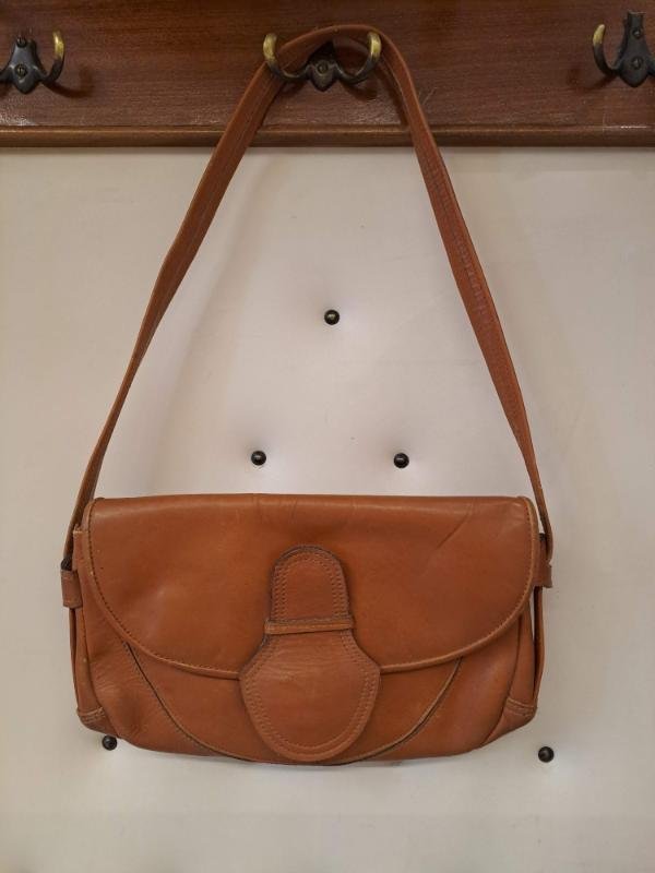 vintage leather caramel shoulder bag - Image 3