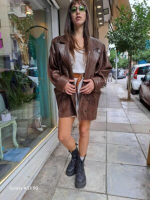 vintage embossed chocolate brown leather jacket with big pockets & big shoulders