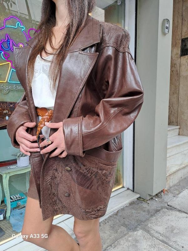 vintage embossed chocolate brown leather jacket with big pockets & big shoulders - Image 3
