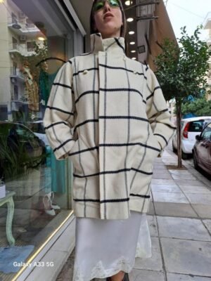 Alternative view of vintage off white plaid one button coat