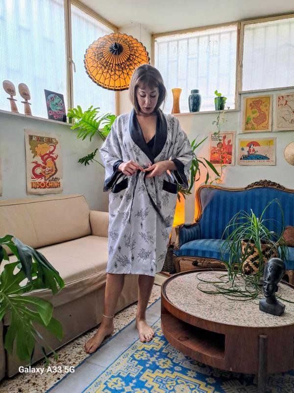 vintage black & white satin kimono