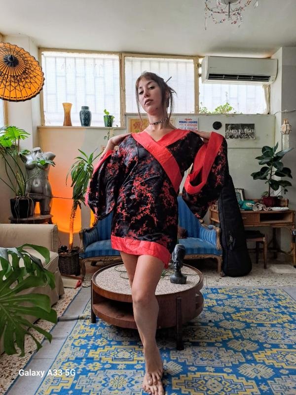 vintage red and black kimono style blouse with wide sleeves - Image 3