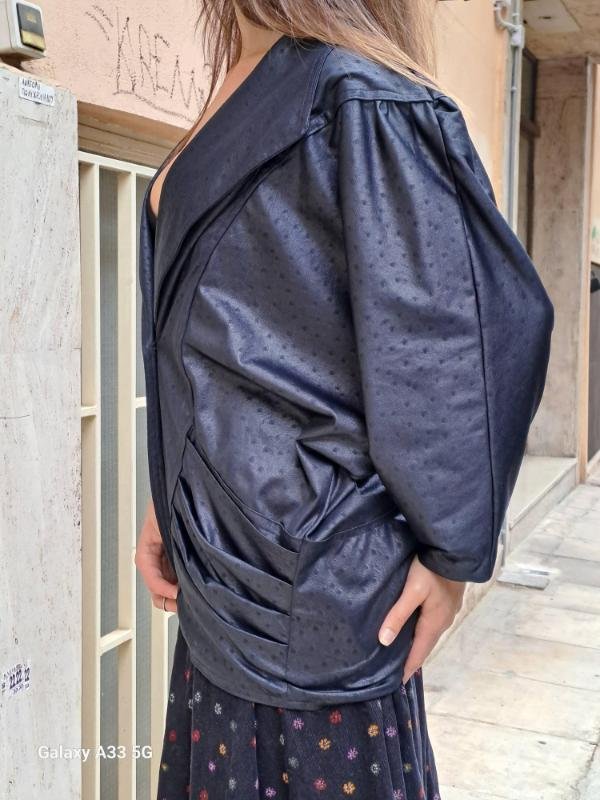 80's vintage black faux leather jacket with big shoulders - Image 8