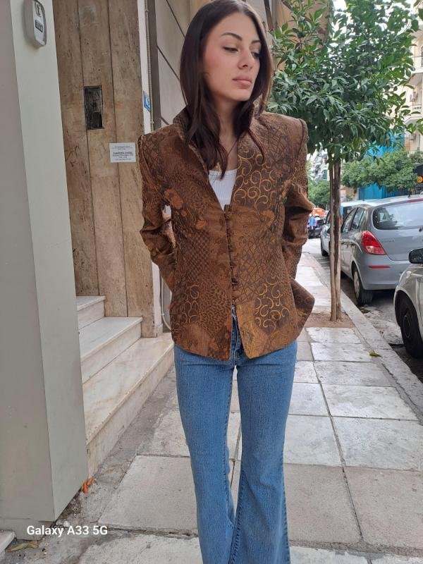 vintage bronze baroque style patterned blazer with structured shoulders and tailored fit - Image 4