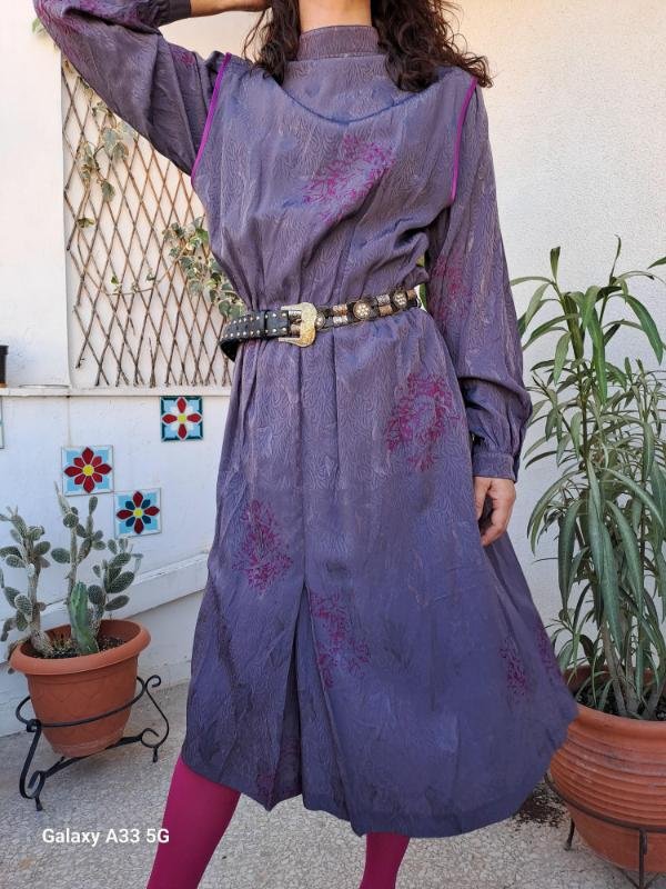 vintage metallic lilac midi dress with floral details and structured shoulders - Image 4