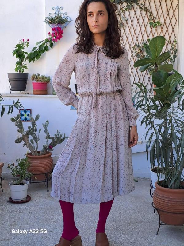 vintage romantic floral midi dress with tie neck detail and loight pleats