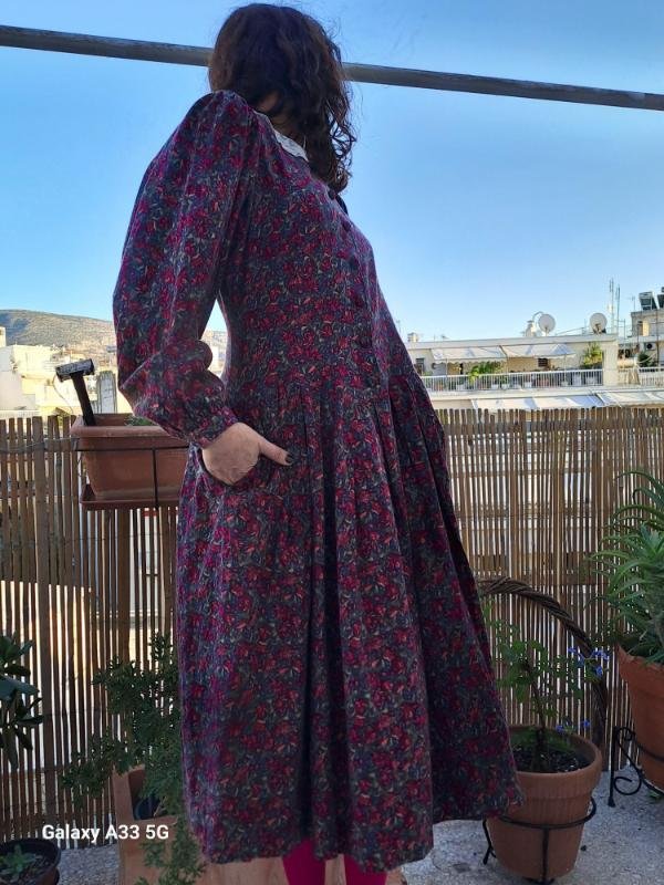 vintage Laura Ashley floral midi dress with lace colar - Image 6