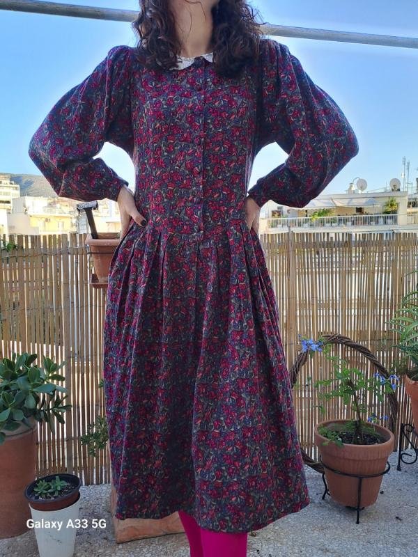 vintage Laura Ashley floral midi dress with lace colar - Image 7
