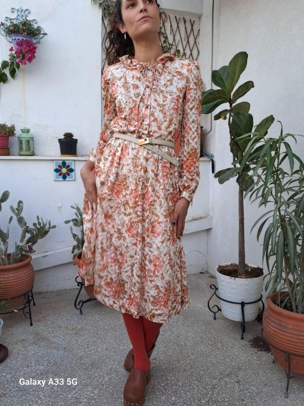 vintage floral midi dress with ruffle colar and elastic waist