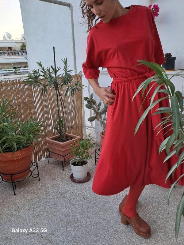 vintage red midi dress with soft touch, button shoulder and a belt - Image 2