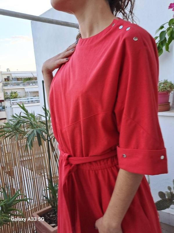 vintage red midi dress with soft touch, button shoulder and a belt - Image 3