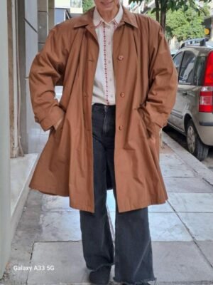 vintage caramel brown trench coat with lining