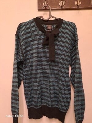 vintage stripped knitted sweater with decorative bow
