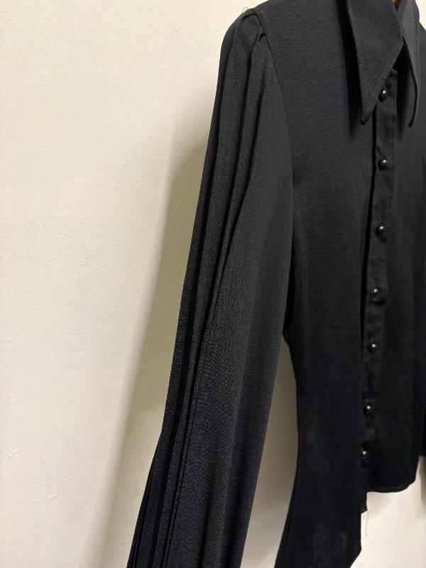 70's vintage black shirt with pleated sleeves and pointy lapels - Image 3