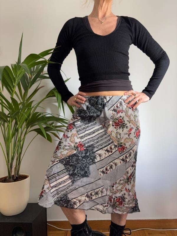 vintage y2k viscose light grey patterned midi skirt with elastic waist - Image 3