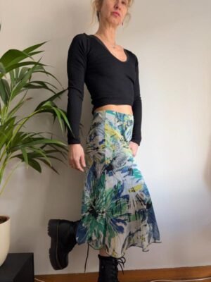 Alternative view of vintage y2k abstract patterned midi skirt with elastic waist