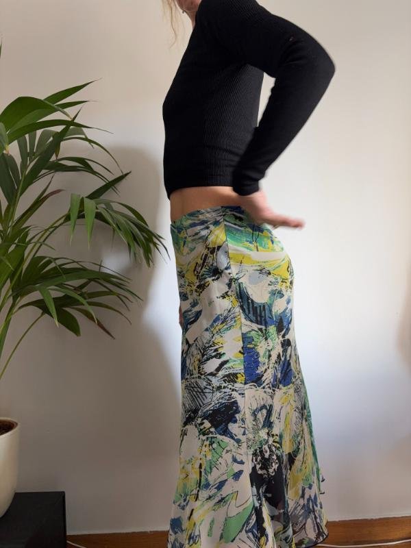 vintage y2k abstract patterned midi skirt with elastic waist - Image 5