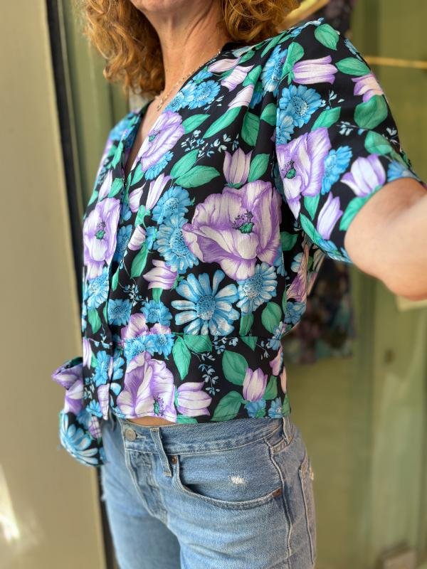 vintage floral shirt/top with padded shoulders and side waist bow - Image 2