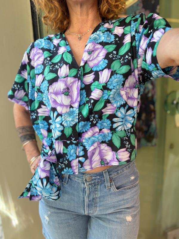 vintage floral shirt/top with padded shoulders and side waist bow