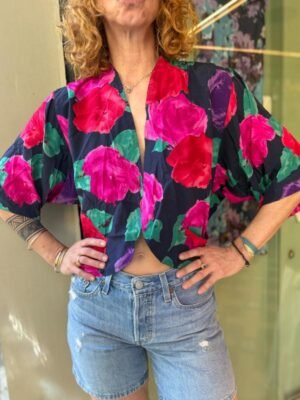 Alternative view of vintage floral top no buttons